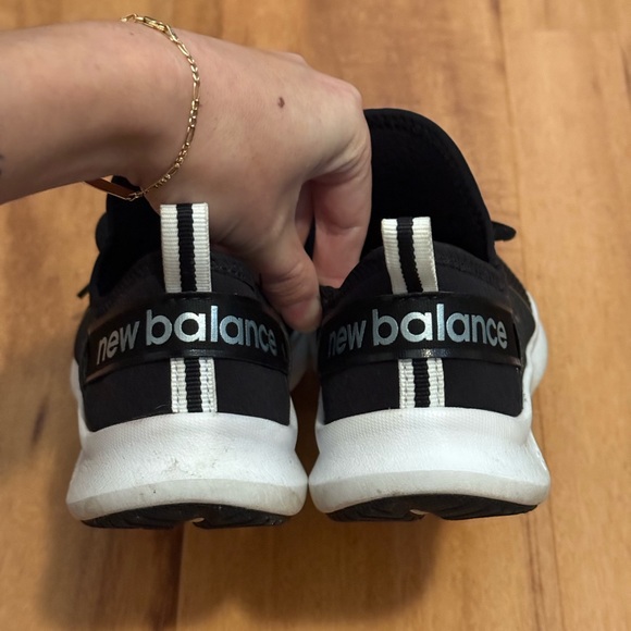 Women’s New Balance tennis shoes - Picture 3 of 5